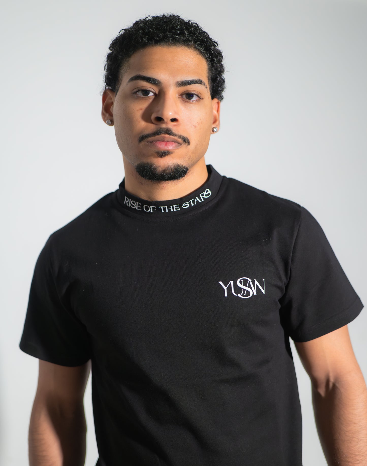 Ultimate T-Shirt mit detailliertem Kragen